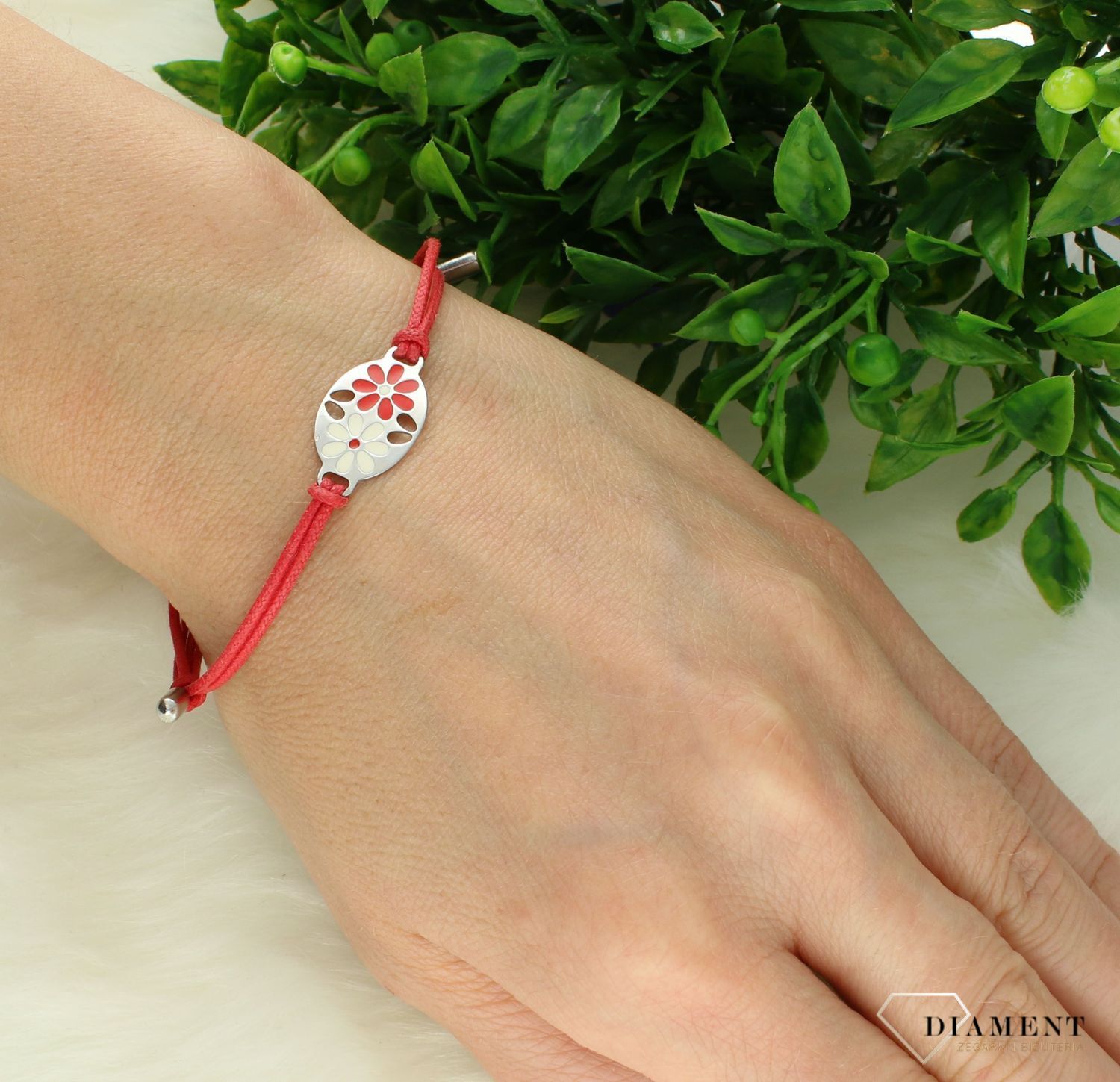 Srebrna bransoletka damska 925 na czerwonym sznurku kolorowe Kwiatki AP012-2363.  Idealny pomysł na prezent dla każdej kobiety. Bransoletka na sznureczku będzie idealnym prezentem dla ukochanej kobiety. 1.jpg