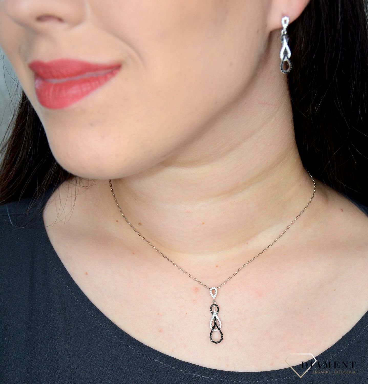 Srebrne wiszące kolczyki cyrkonie białe i czarne AP012-2433.jpg