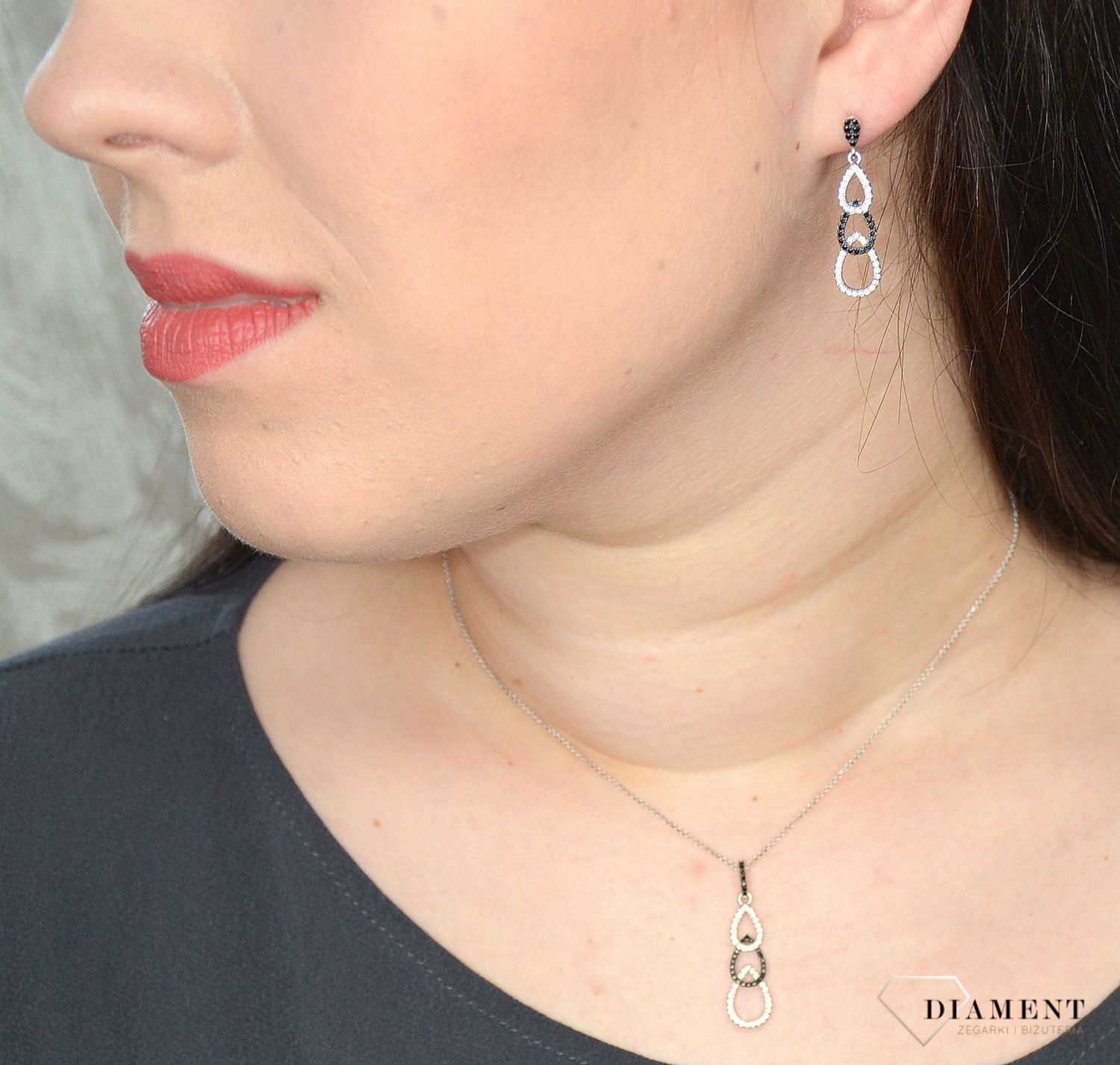 Srebrne wiszące kolczyki łezki białe i czarne cyrkonie AP012-2438.jpg