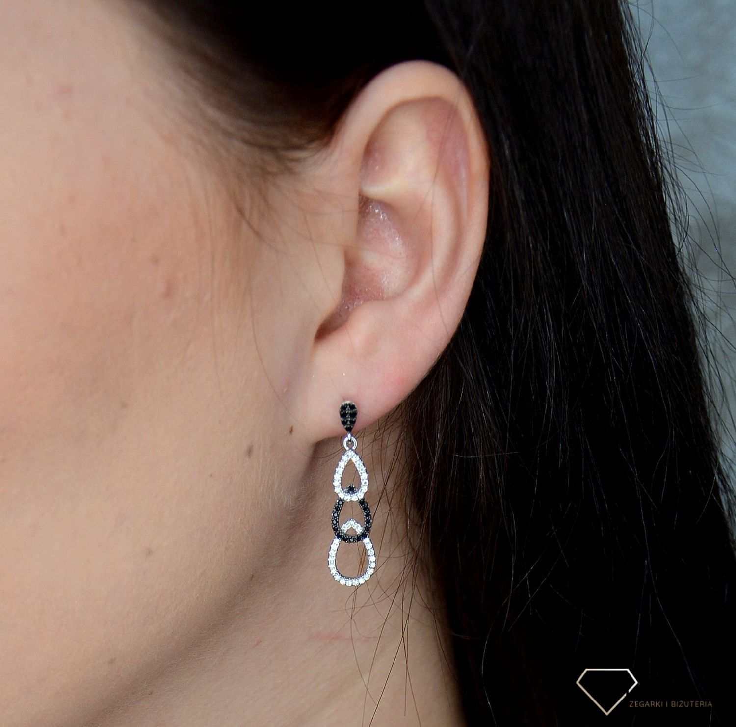 Srebrne wiszące kolczyki łezki białe i czarne cyrkonie AP012-2438.jpg