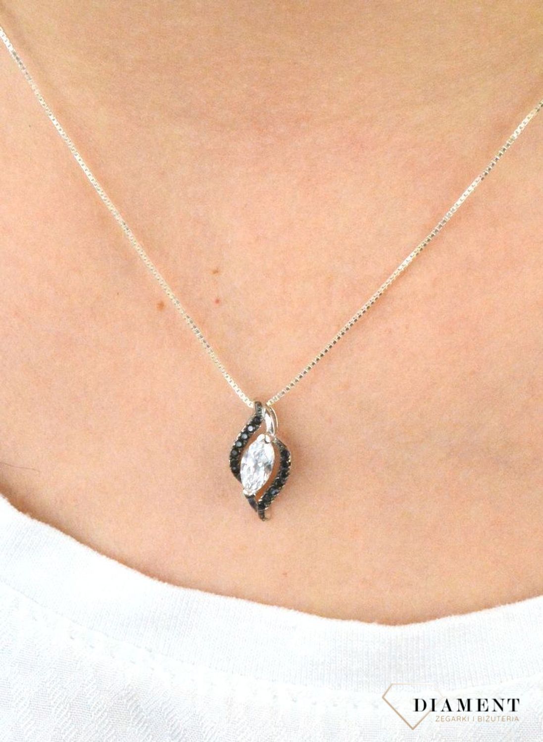Srebrna zawieszka łezka czarne cyrkonie AP012-2444.jpg
