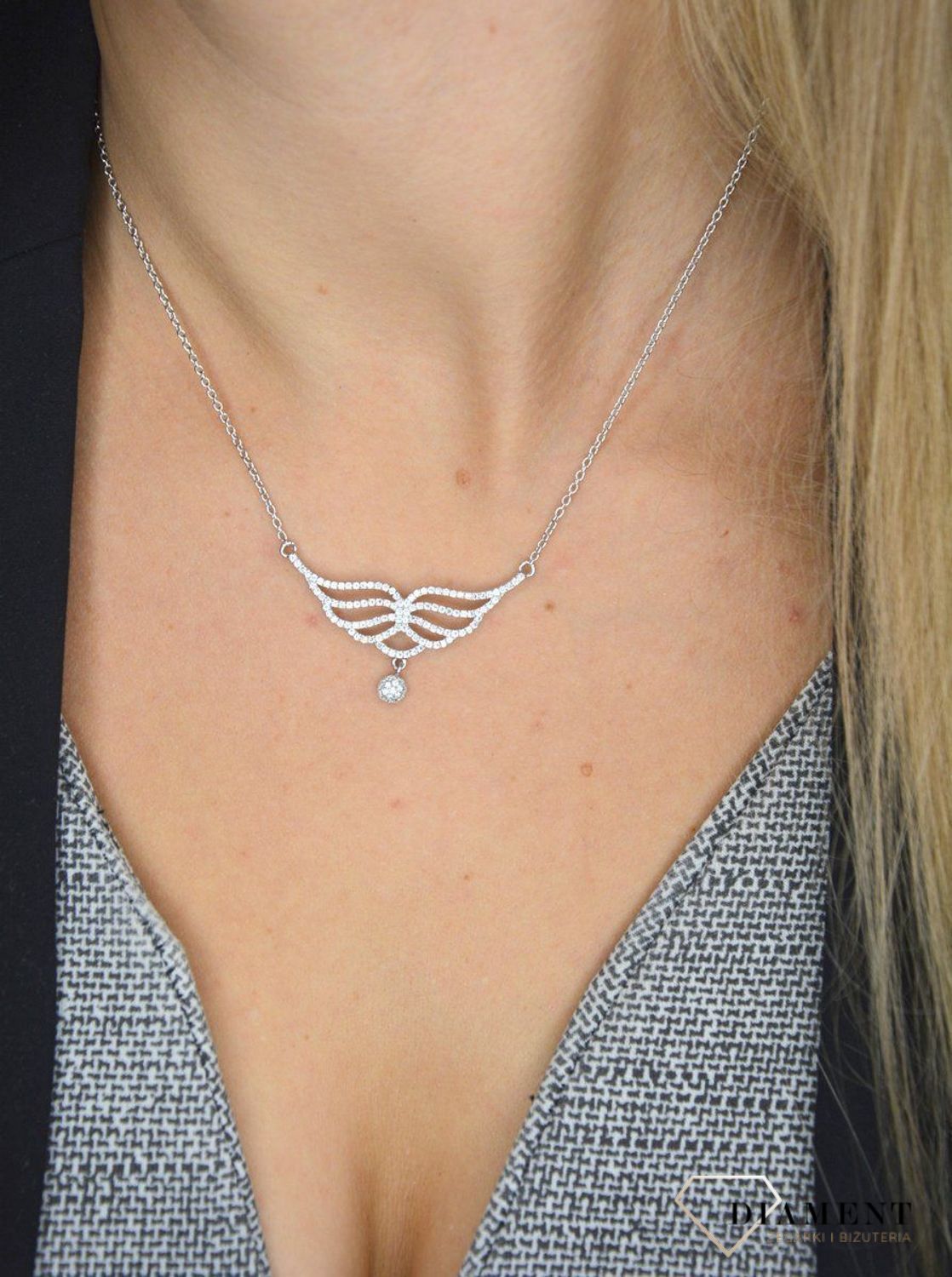Srebrny naszyjnik Apart skrzydła z ozdobnym motywem w cyrkoniach AP012-2668.jpg