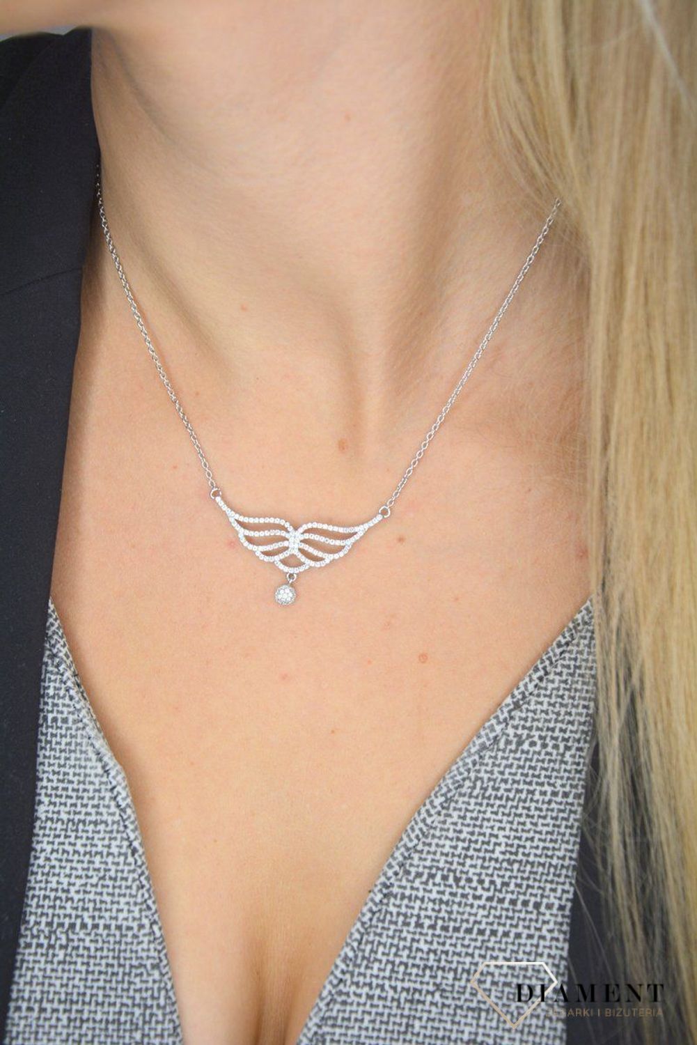 Srebrny naszyjnik Apart skrzydła z ozdobnym motywem w cyrkoniach AP012-2668.jpg