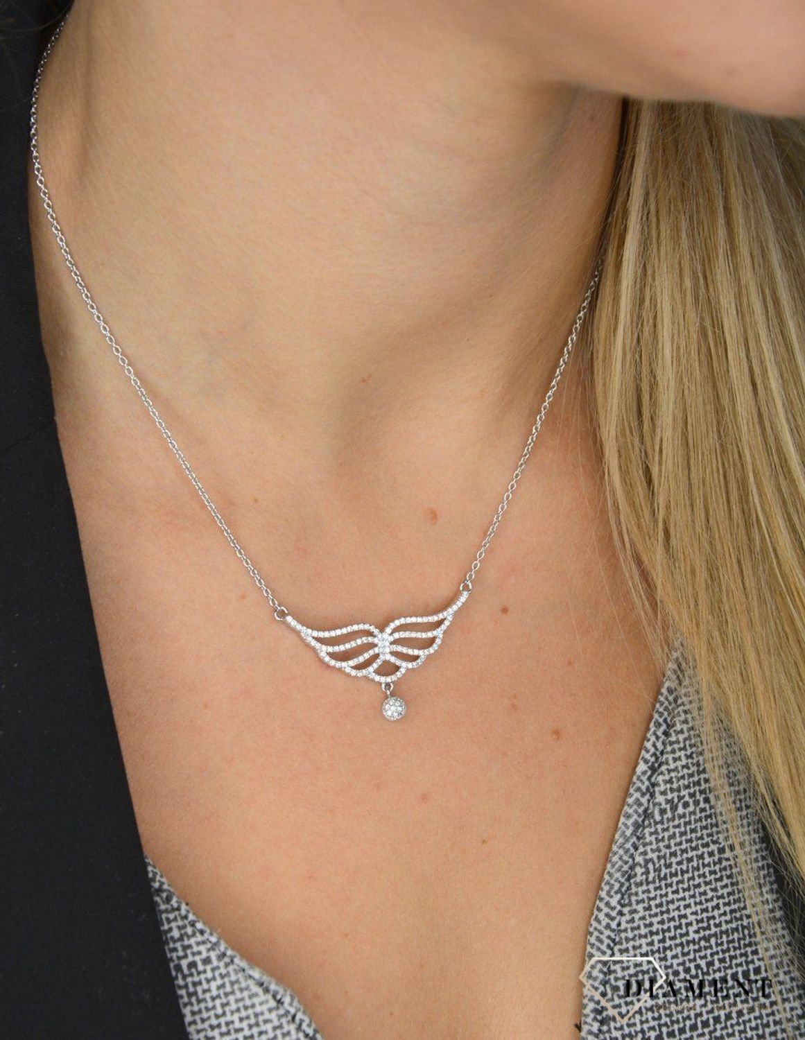 Srebrny naszyjnik Apart skrzydła z ozdobnym motywem w cyrkoniach AP012-2668.jpg