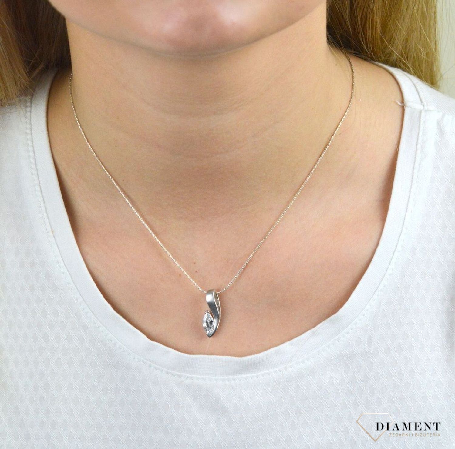 Srebrna zawieszka 925 'Nowoczesna elegancja' AP04-2065.jpg
