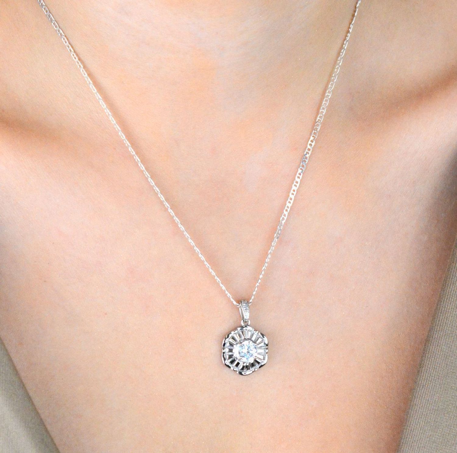 Srebrna zawieszka kwiatek z cyrkonią  Srebro 925, 1,5 cm.jpg