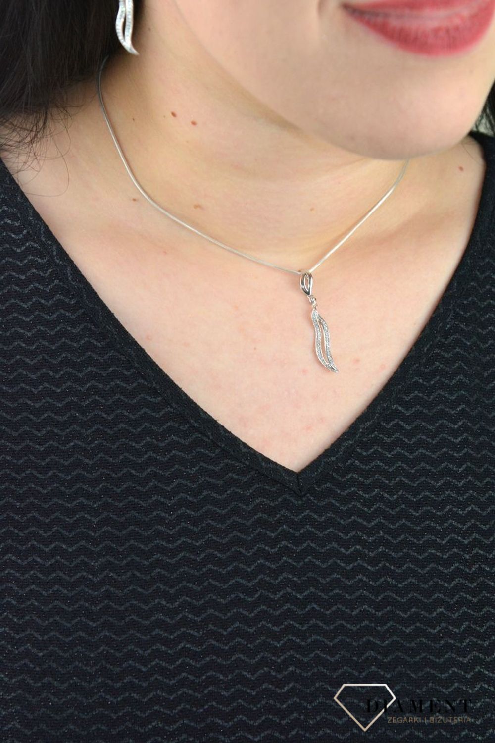 Srebrna zawieszka Apart wisząca łezka z cyrkonią AP04-5825.jpg