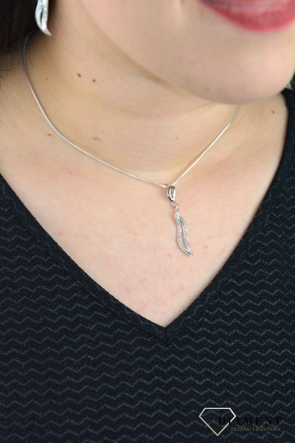 Srebrna zawieszka Apart wisząca łezka z cyrkonią AP04-5825.jpg