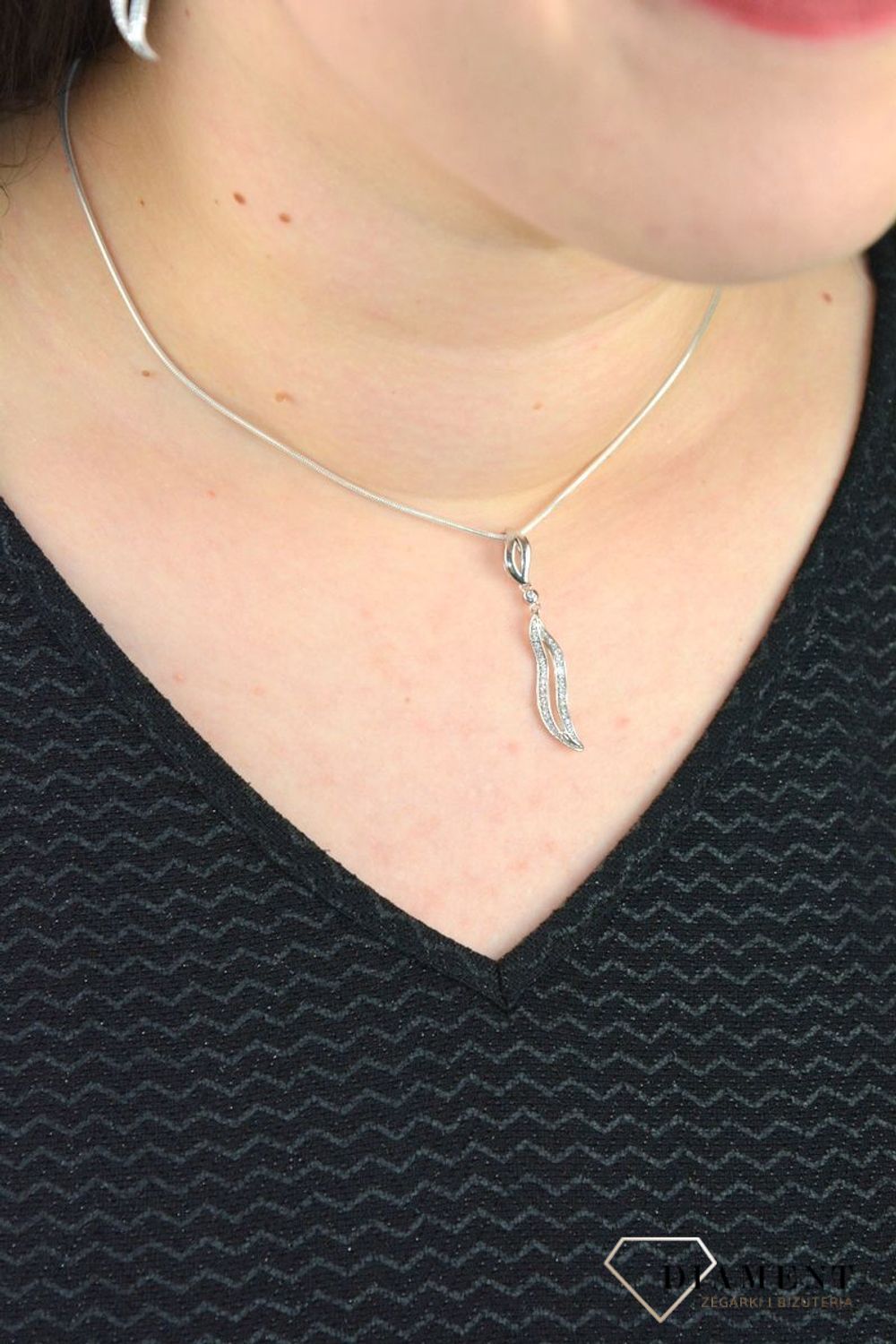 Srebrna zawieszka Apart wisząca łezka z cyrkonią AP04-5825.jpg