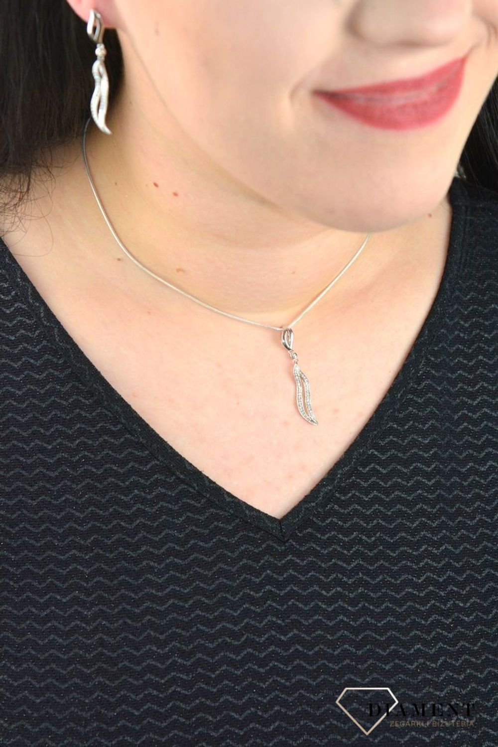 Srebrna zawieszka Apart wisząca łezka z cyrkonią AP04-5825.jpg