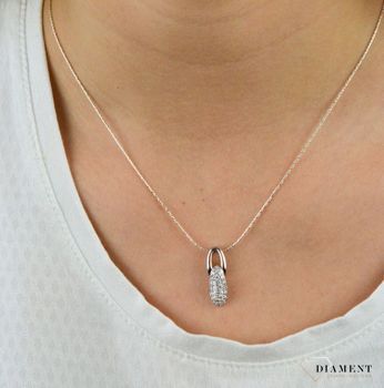 Srebrna zawieszka 925  'Połączone ogniwka'  AP04-5828. Będzie doskonałym prezentem dla kobiety gustującej w eleganckich dodatkach. Zawieszka z cyrkoniami. Wyjściowy naszyjnik (2).JPG