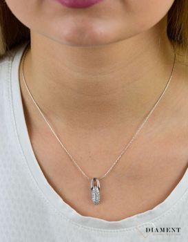 Srebrna zawieszka 925  'Połączone ogniwka'  AP04-5828. Będzie doskonałym prezentem dla kobiety gustującej w eleganckich dodatkach. Zawieszka z cyrkoniami. Wyjściowy naszyjnik (3).JPG