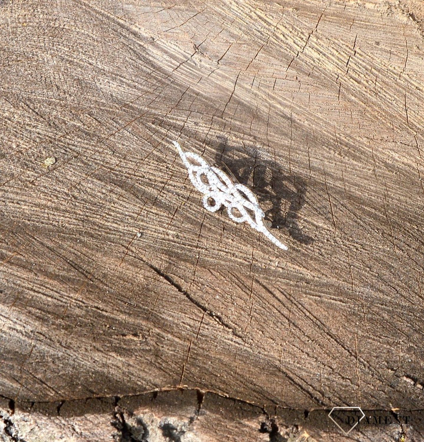 Srebrna broszka ozdobiona cyrkonią AP05-0435.jpg