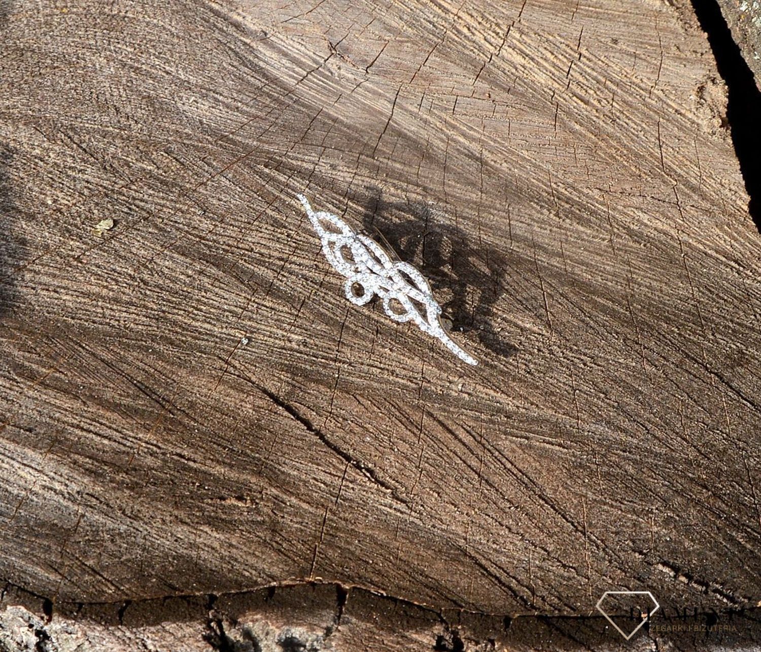 Srebrna broszka ozdobiona cyrkonią AP05-0435.jpg