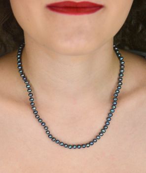 12Naszyjnik z Pereł Hodowlanych 5 mm – Benzynowe Odcienie – Srebro 925, 45 cm (6).JPG