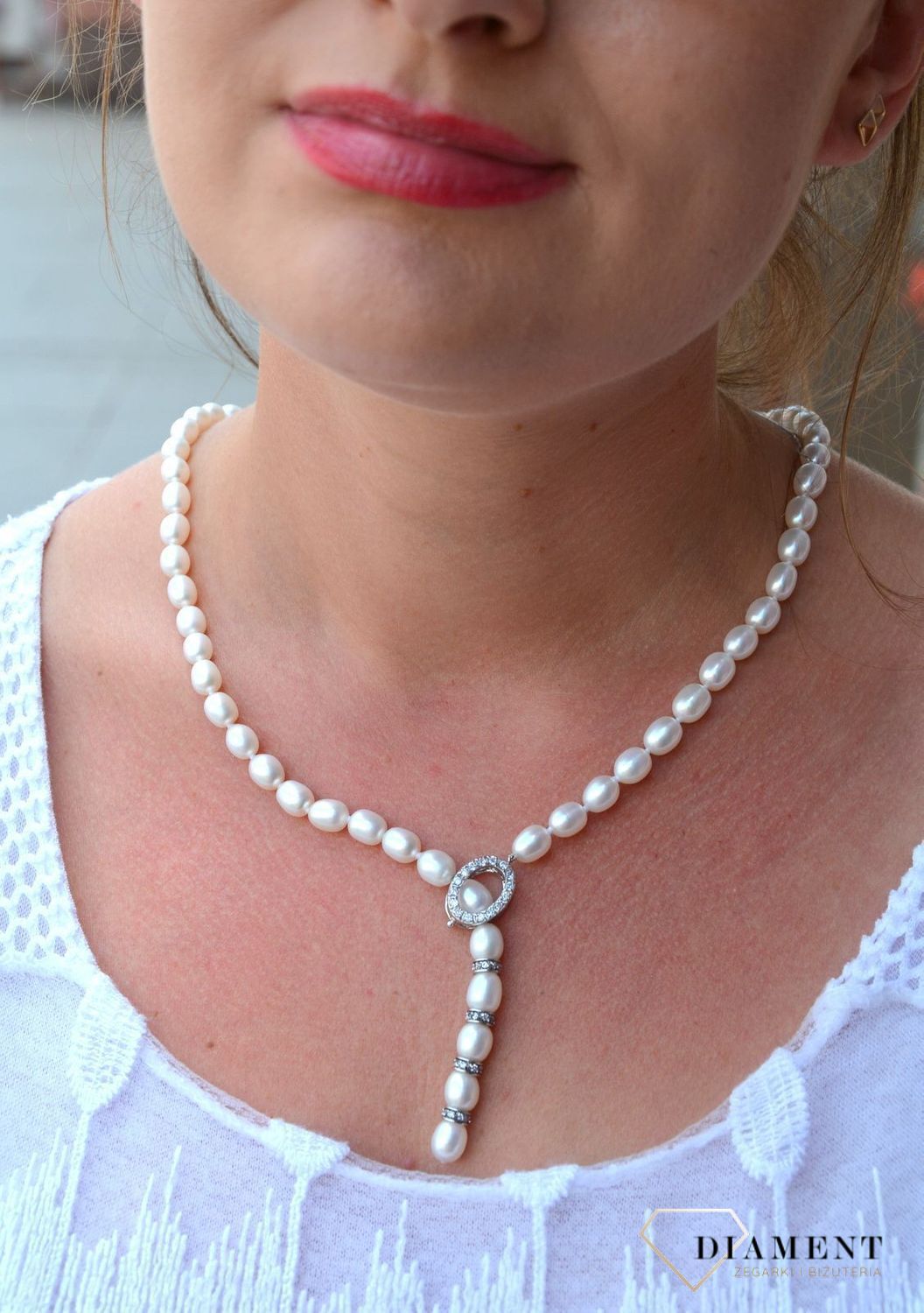 Naszyjnik z perłami w kolorze białym z błyszczącymi cyrkoniami AP07-2530. Naszyjnik z perłami w jasnej, białej kolorystyce..jpg