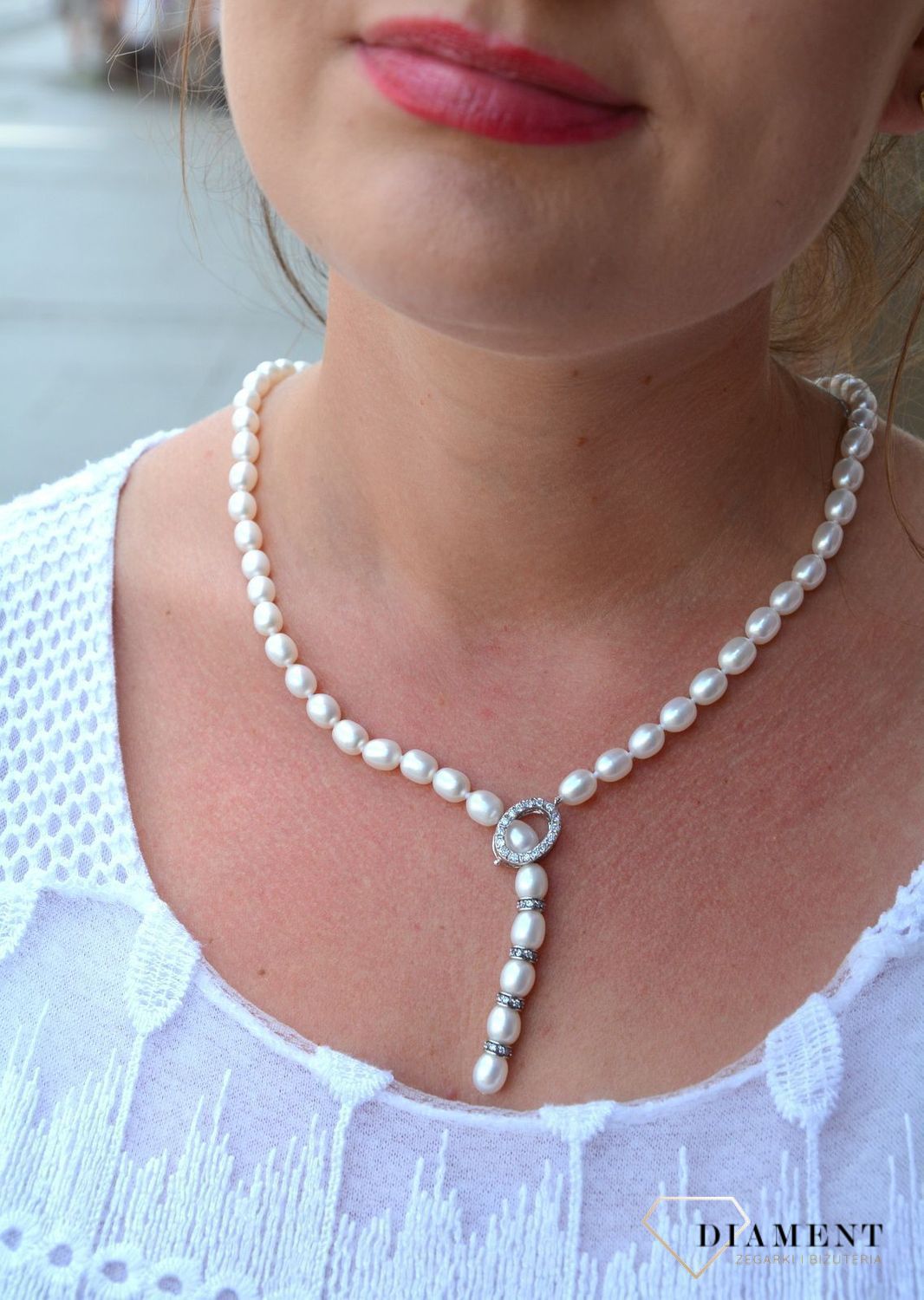 Naszyjnik z perłami w kolorze białym z błyszczącymi cyrkoniami AP07-2530. Naszyjnik z perłami w jasnej, białej kolorystyce..jpg