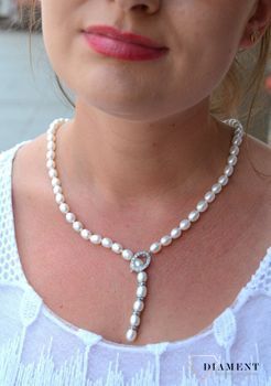 Naszyjnik z perłami w kolorze białym z błyszczącymi cyrkoniami AP07-2530. Naszyjnik z perłami w jasnej, białej kolorystyce (1).JPG