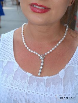 Naszyjnik z perłami w kolorze białym z błyszczącymi cyrkoniami AP07-2530. Naszyjnik z perłami w jasnej, białej kolorystyce (3).JPG