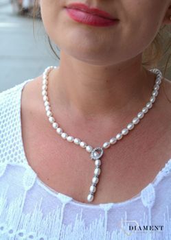 Naszyjnik z perłami w kolorze białym z błyszczącymi cyrkoniami AP07-2530. Naszyjnik z perłami w jasnej, białej kolorystyce (4).JPG