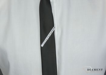 Spinka do krawata srebrna z ozdobnym wzorem AP09-024. Elegancka spinka do krawata wykonanych ze srebra 925. Idealny prezent dla mężczyzny. Zapakowana w oryginalne pudełko. Darmowa wysyłka (2).JPG