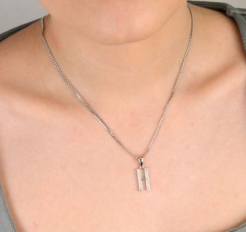 Zawieszka srebrna Literka H próba 925, zdobiona cyrkoniami AP17-0207 Nasz sklep internetowy ze złotą i srebrną biżuterią Diament jest autoryzowanym dystrybutorem marki. Cała kolekcja złotej i srebrnej biżute (6).JPG