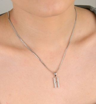 Zawieszka srebrna Literka H próba 925, zdobiona cyrkoniami AP17-0207 Nasz sklep internetowy ze złotą i srebrną biżuterią Diament jest autoryzowanym dystrybutorem marki. Cała kolekcja złotej i srebrnej biżute.JPG