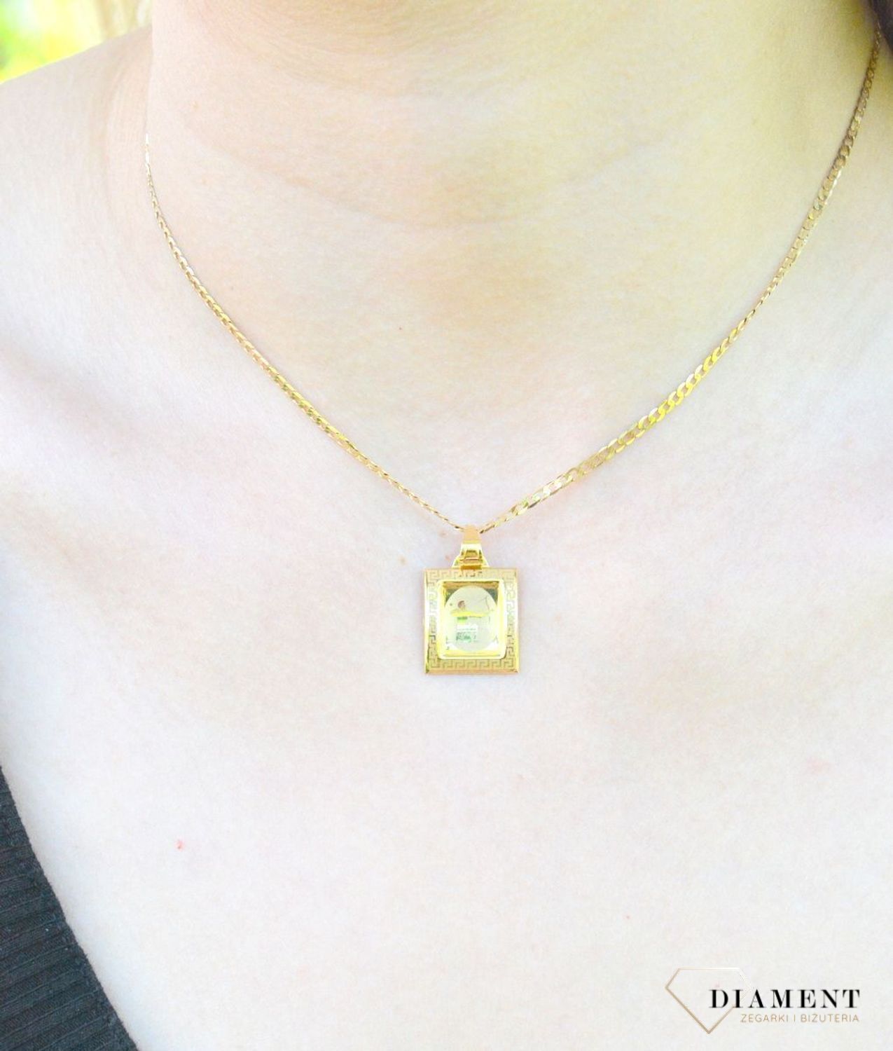 Złota zawieszka 585 znak zodiaku Strzelec AP18-193. Zawieszka została wykonana ze złota próby 585.Zawieszka będzie pięknym prezentem dla bliskiej osoby spod znaku strzelca. W naszej ofercie dostępne są także naszyjniki i zawie.jpg