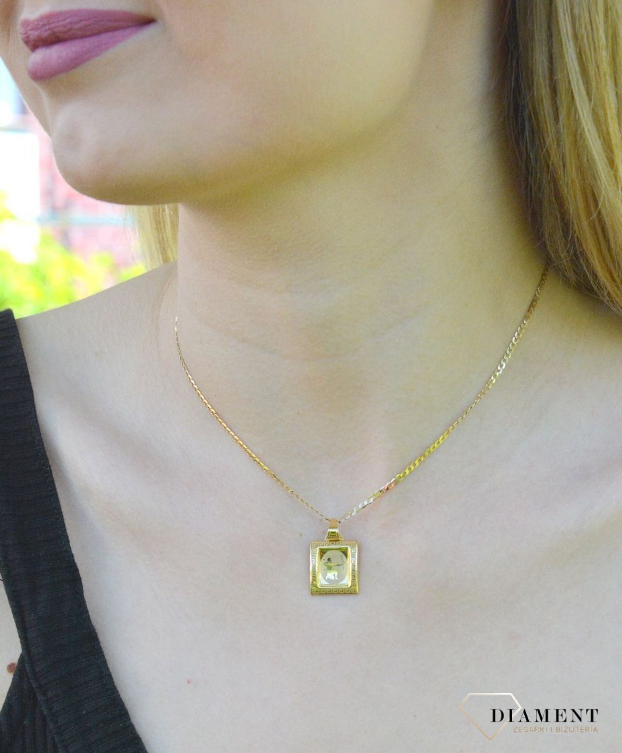 Złota zawieszka 585 znak zodiaku Strzelec AP18-193. Zawieszka została wykonana ze złota próby 585.Zawieszka będzie pięknym prezentem dla bliskiej osoby spod znaku strzelca. W naszej ofercie dostępne są także naszyjniki i zawie.jpg