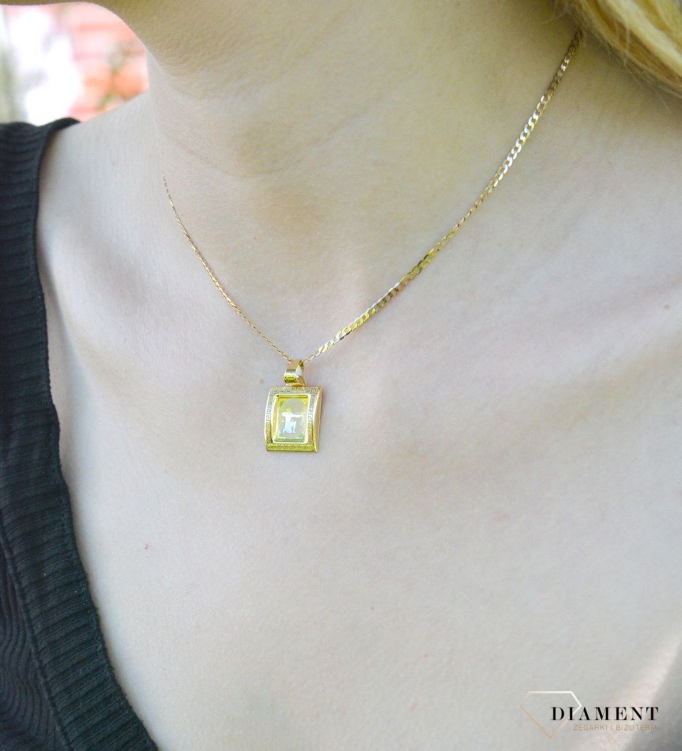 Złota zawieszka 585 znak zodiaku Strzelec AP18-193. Zawieszka została wykonana ze złota próby 585.Zawieszka będzie pięknym prezentem dla bliskiej osoby spod znaku strzelca. W naszej ofercie dostępne są także naszyjniki i zawie.jpg