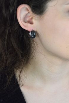 kolczyki srebrne koła, kolczyki Ag 925 z cyrkoniami, kolczyki czarne cyrkonie, szerokie kolczyki sre (1).jpg