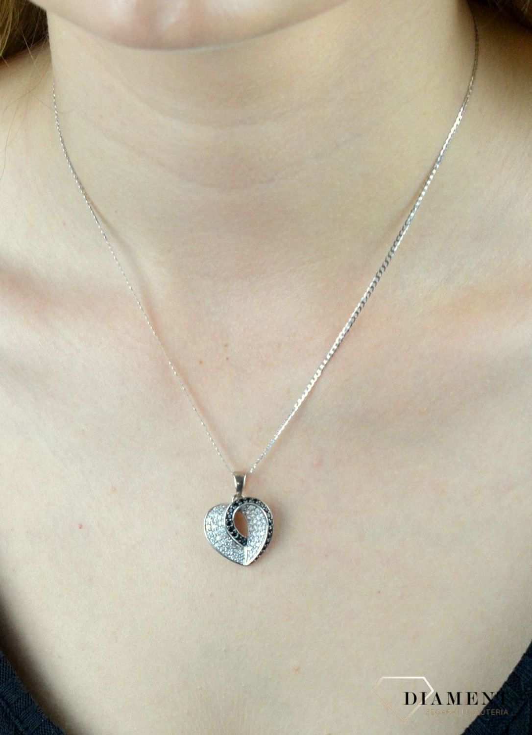Zawieszka srebrna serce z cyrkonią białą i czarną AP38-503.jpg