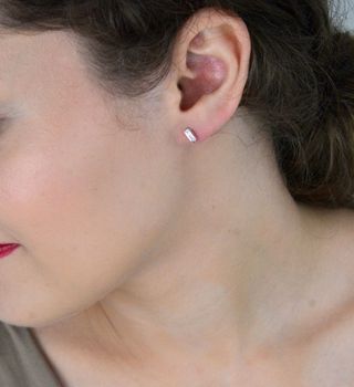 Srebrne kolczyki damskie w kształcie prostokątów z cyrkonią. Klasyczny styl w nowoczesnym wydaniu. Srebro 925, zapięcie na sztyft, idealne na każdą okazję (3).JPG