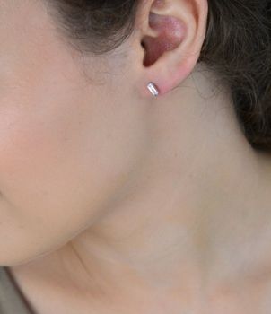 Srebrne kolczyki damskie w kształcie prostokątów z cyrkonią. Klasyczny styl w nowoczesnym wydaniu. Srebro 925, zapięcie na sztyft, idealne na każdą okazję (4).JPG