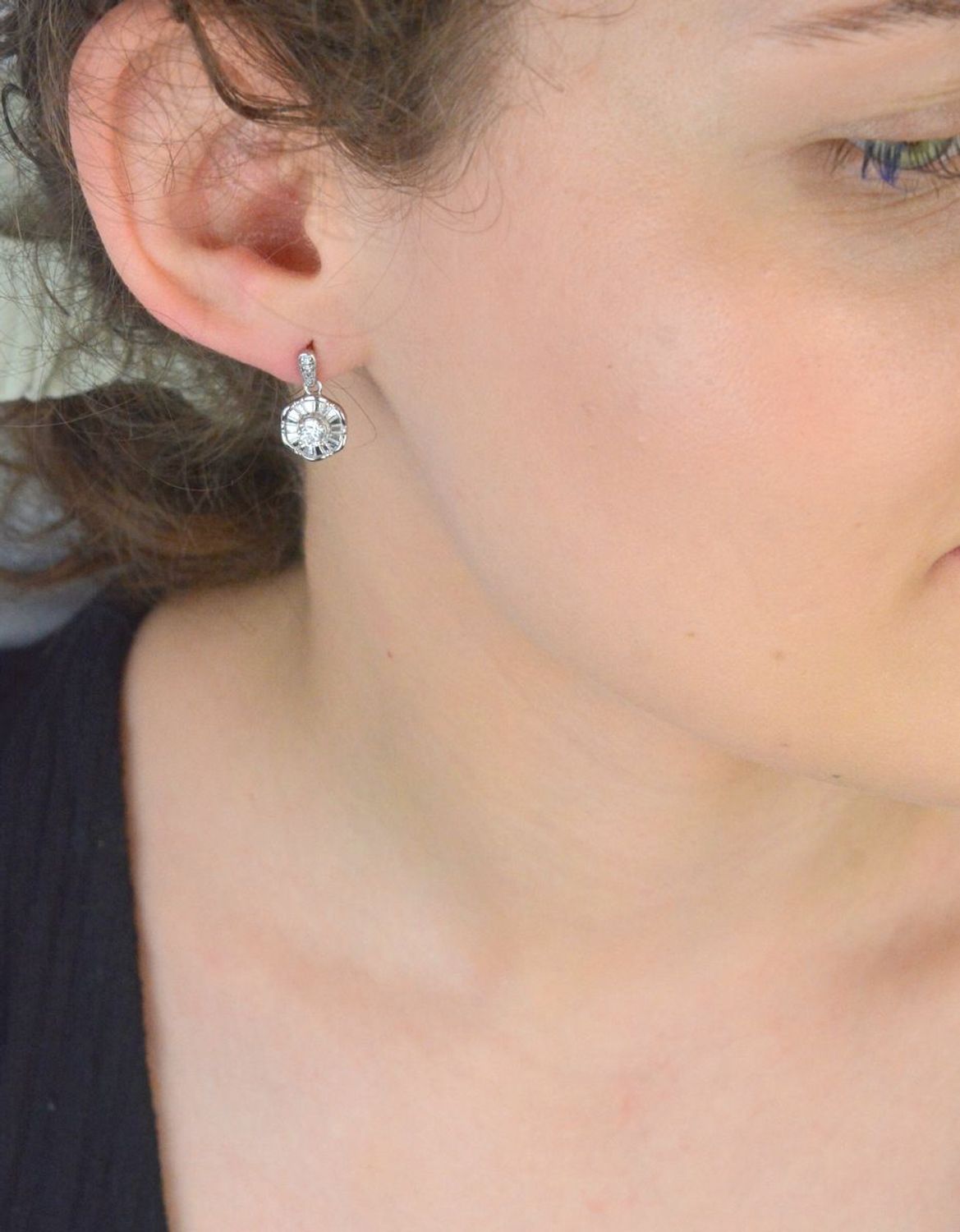 Kolczyki srebrne okrągłe z cyrkonią w środku APART, AP53-3499.jpg