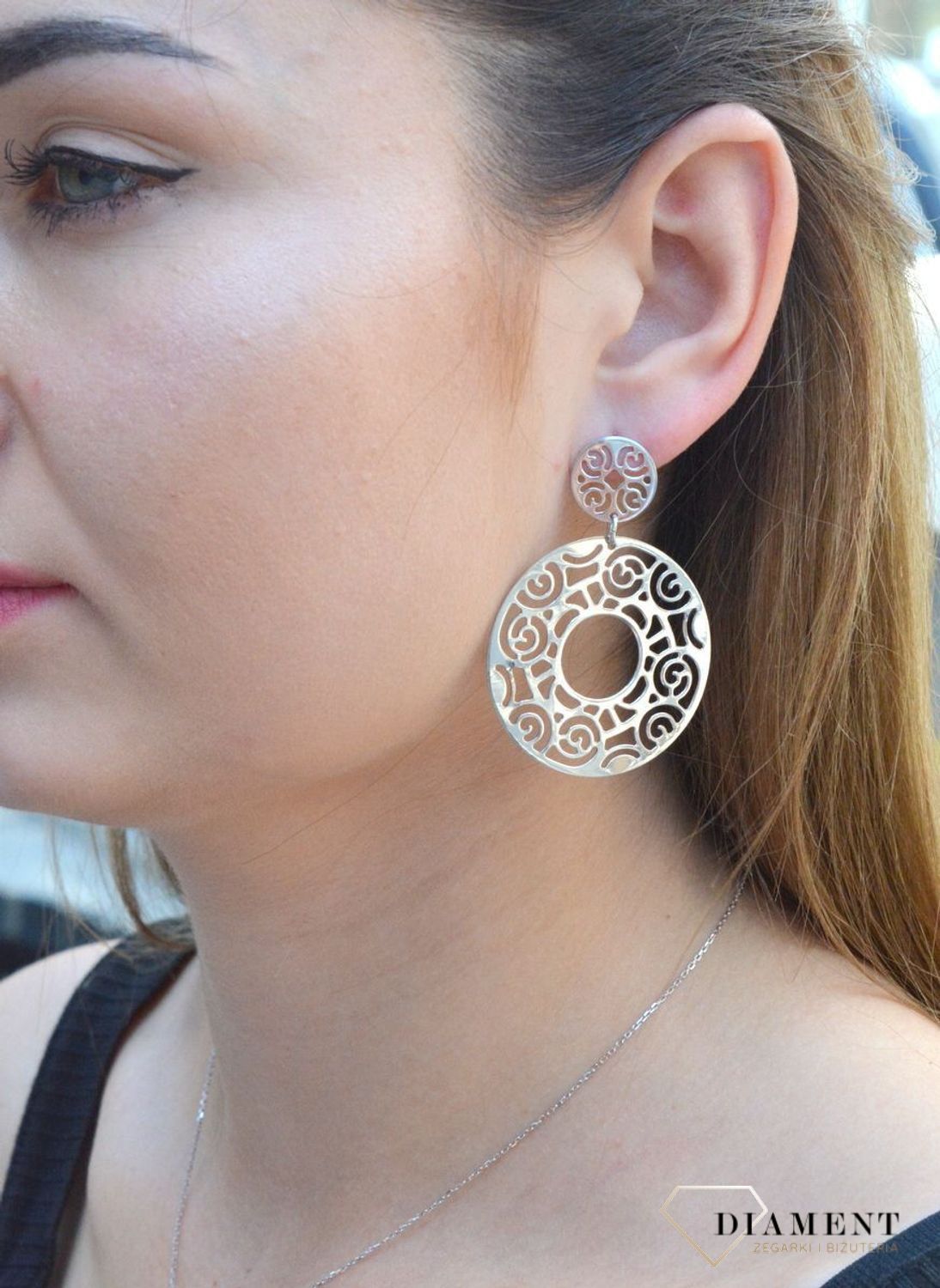 Srebrne ażurowe kolczyki z kółeczek 925. Srebrne kolczyki wykonane z próby 925 w ozdobnej ażurowej oprawie. Piękne srebrne kolczyki wykonane z najwyższej próby srebra z pięknym ażurowym wzorem,.jpg