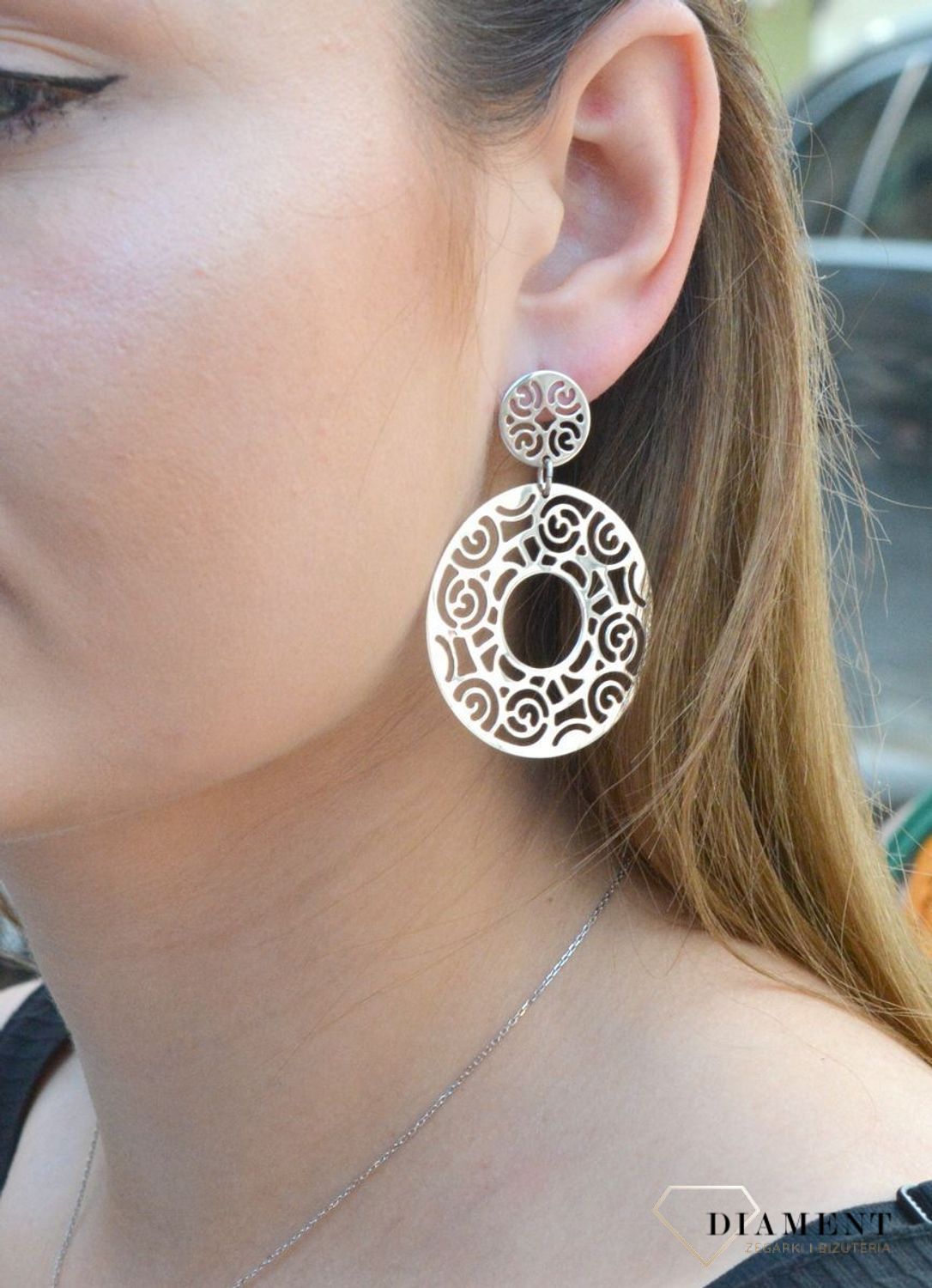 Srebrne ażurowe kolczyki z kółeczek 925. Srebrne kolczyki wykonane z próby 925 w ozdobnej ażurowej oprawie. Piękne srebrne kolczyki wykonane z najwyższej próby srebra z pięknym ażurowym wzorem,.jpg