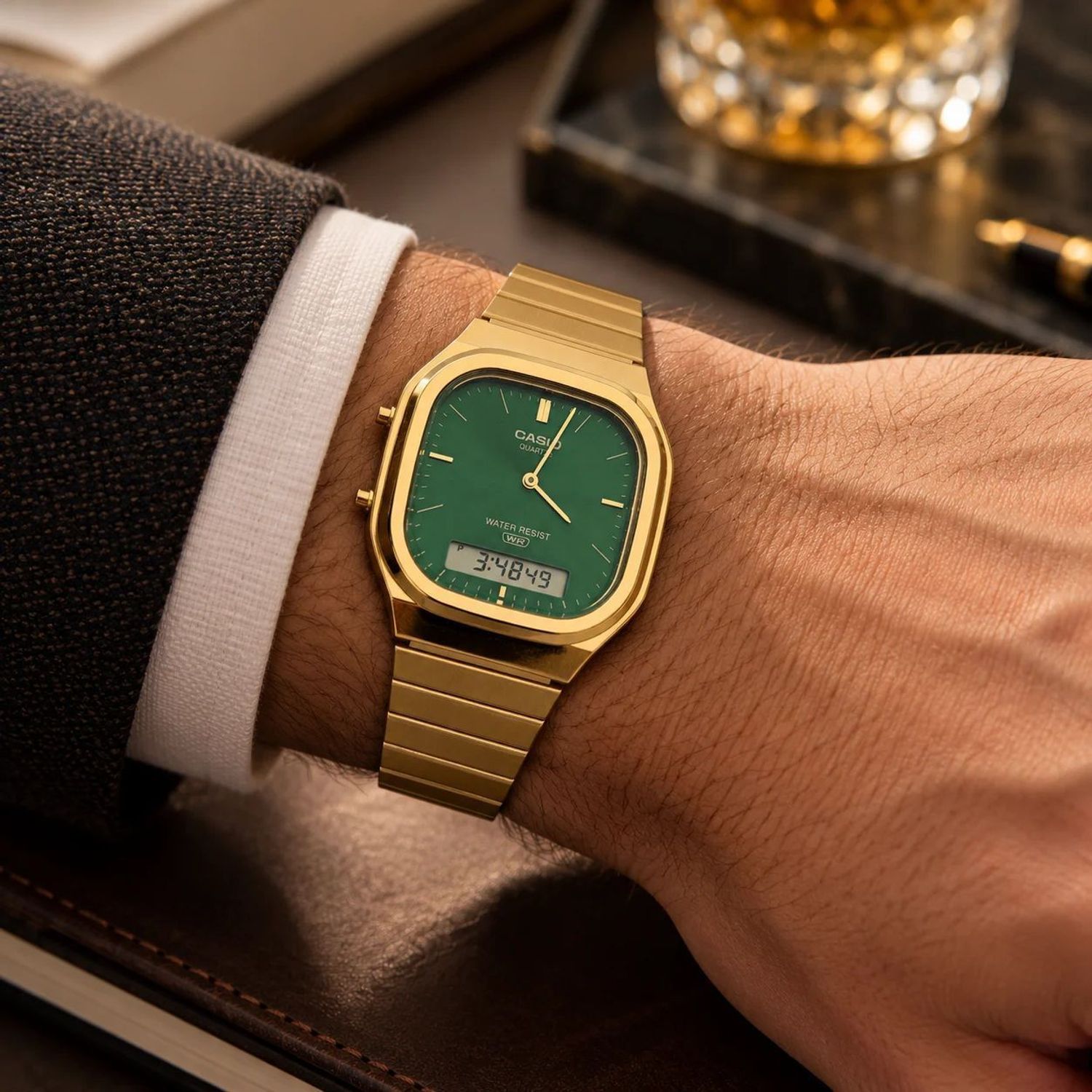 Zegarek Casio Vintage AQ-240EG-3AEF – zielona tarcza, złocista bransoleta, unisex.jpg