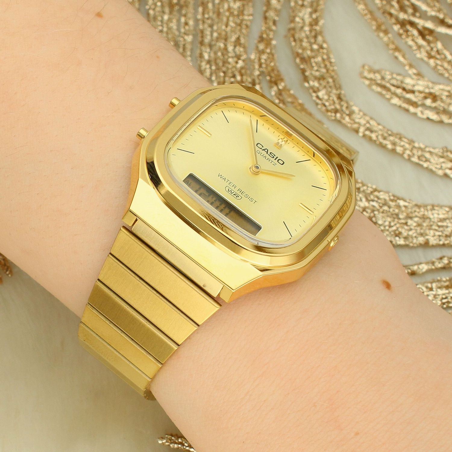 Stylowy zegarek Casio Vintage Classic AQ-240EG-9AER. Złota stalowa koperta, analogowo-cyfrowy wyświetlacz, wieczny kalendarz i alarm. Idealny na co dzień.1.jpg