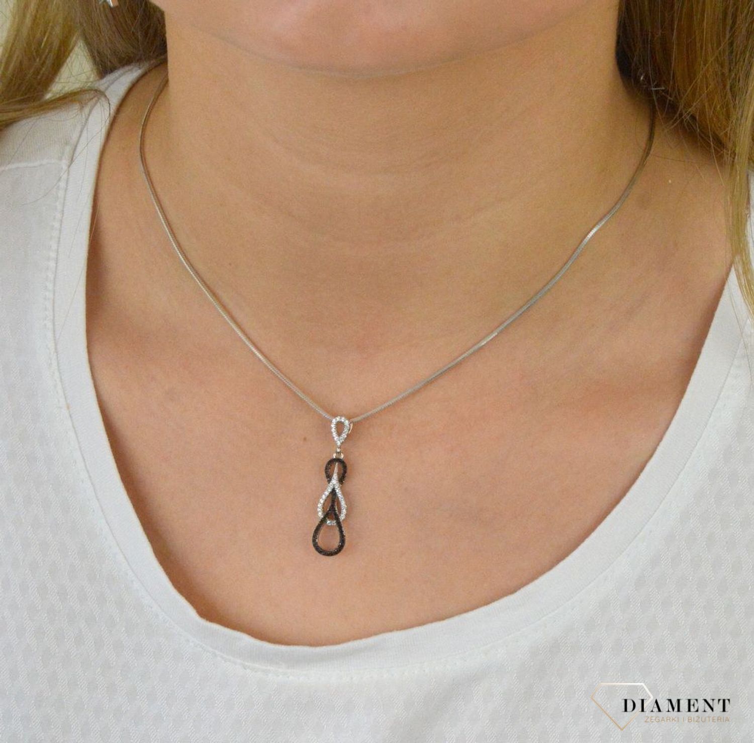 Srebrna zawieszka 925 łezka z biało czarną cyrkonią AR012-2437.jpg