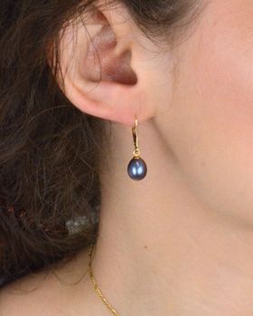 Kolczyki złote z fioletową owalna perłą próba 585, AR012-2711 Wyjątkowe, eleganckie i z nutą tajemniczości – złote kolczyki z fioletową perłą owalną, (2).JPG