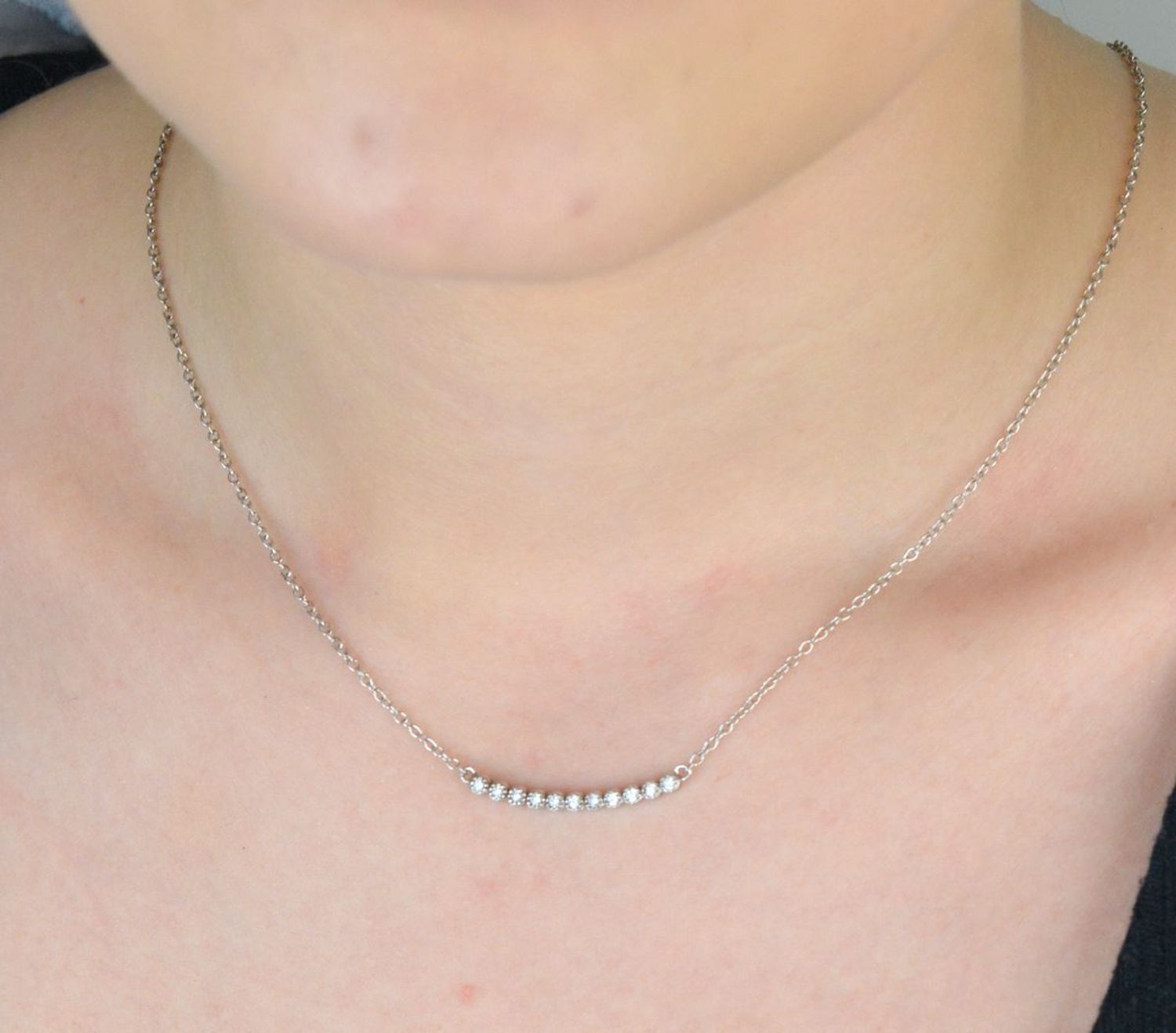 Naszyjnik srebrny celebrytka zdobiona pasem cyrkonii próba 925, AR012-3869 Subtelna elegancja, która pasuje do wszystkiego – srebrny naszyjnik celebrytka z pasem cyrkonii, model AR012-3869, 1.jpg