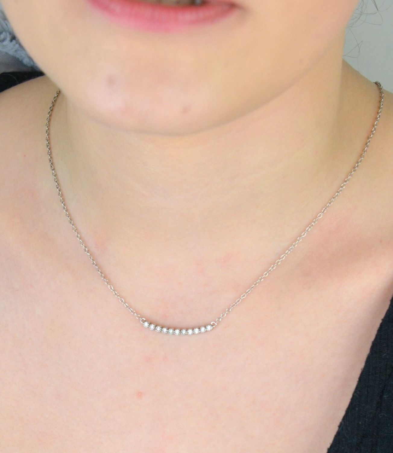 Naszyjnik srebrny celebrytka zdobiona pasem cyrkonii próba 925, AR012-3869 Subtelna elegancja, która pasuje do wszystkiego – srebrny naszyjnik celebrytka z pasem cyrkonii, model AR012-3869, 1.jpg