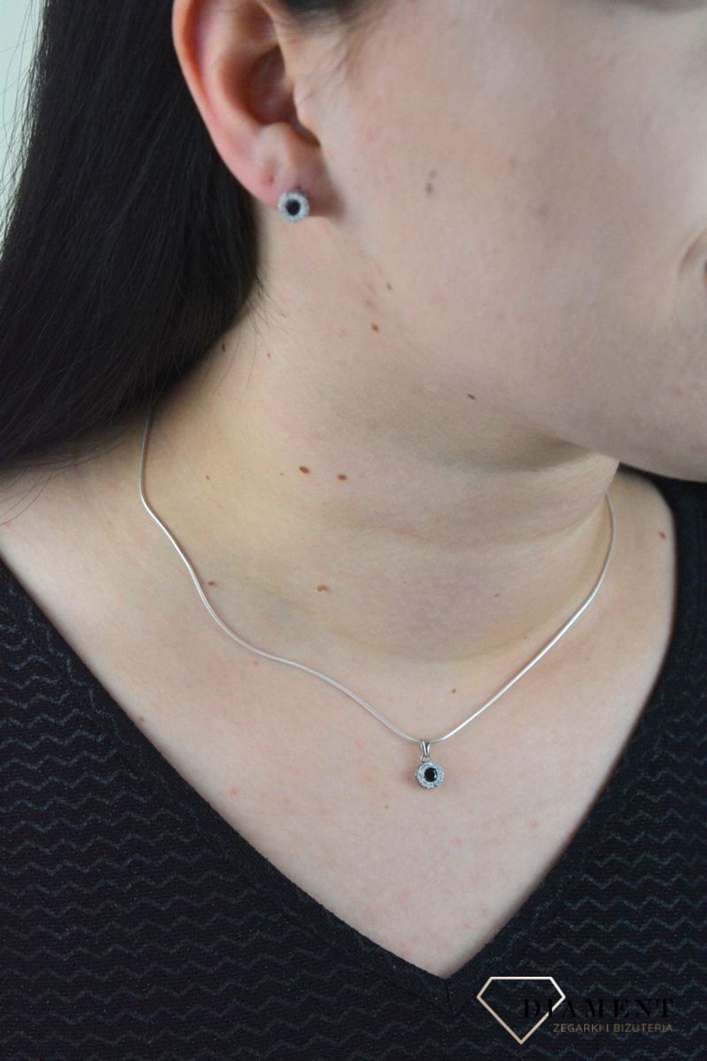 Srebrna zawieszka Apart kółko biała i czarna cyrkonia AR012-5959.jpg