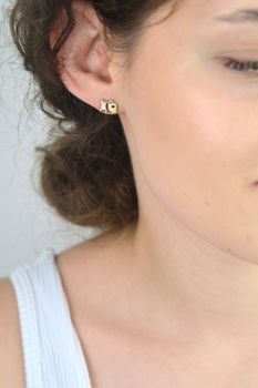 Urocze kolczyki dziecięce w kształcie piesków, ozdobione kolorową emalią 🎨. Wygodne zapięcie na sztyft, idealne na co dzień i jako prezent  (1).JPG