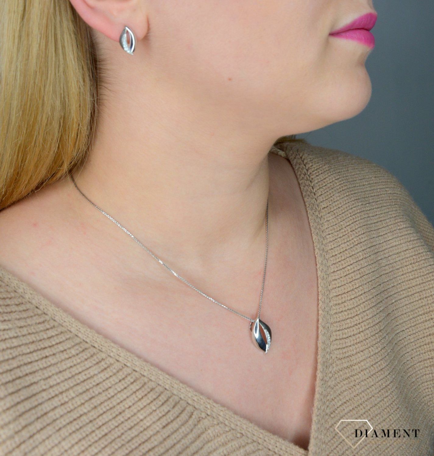 Srebrne kolczyki 925 łezki z delikatną cyrkonią AR012-8593.jpg