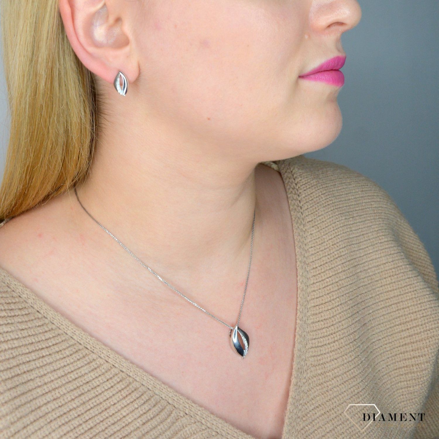 Srebrna zawieszka Apart 925 łezka z cyrkonią AR012-8594.jpg