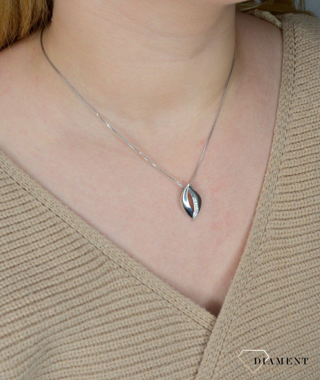 Srebrna zawieszka Apart 925 łezka z cyrkonią AR012-8594.jpg