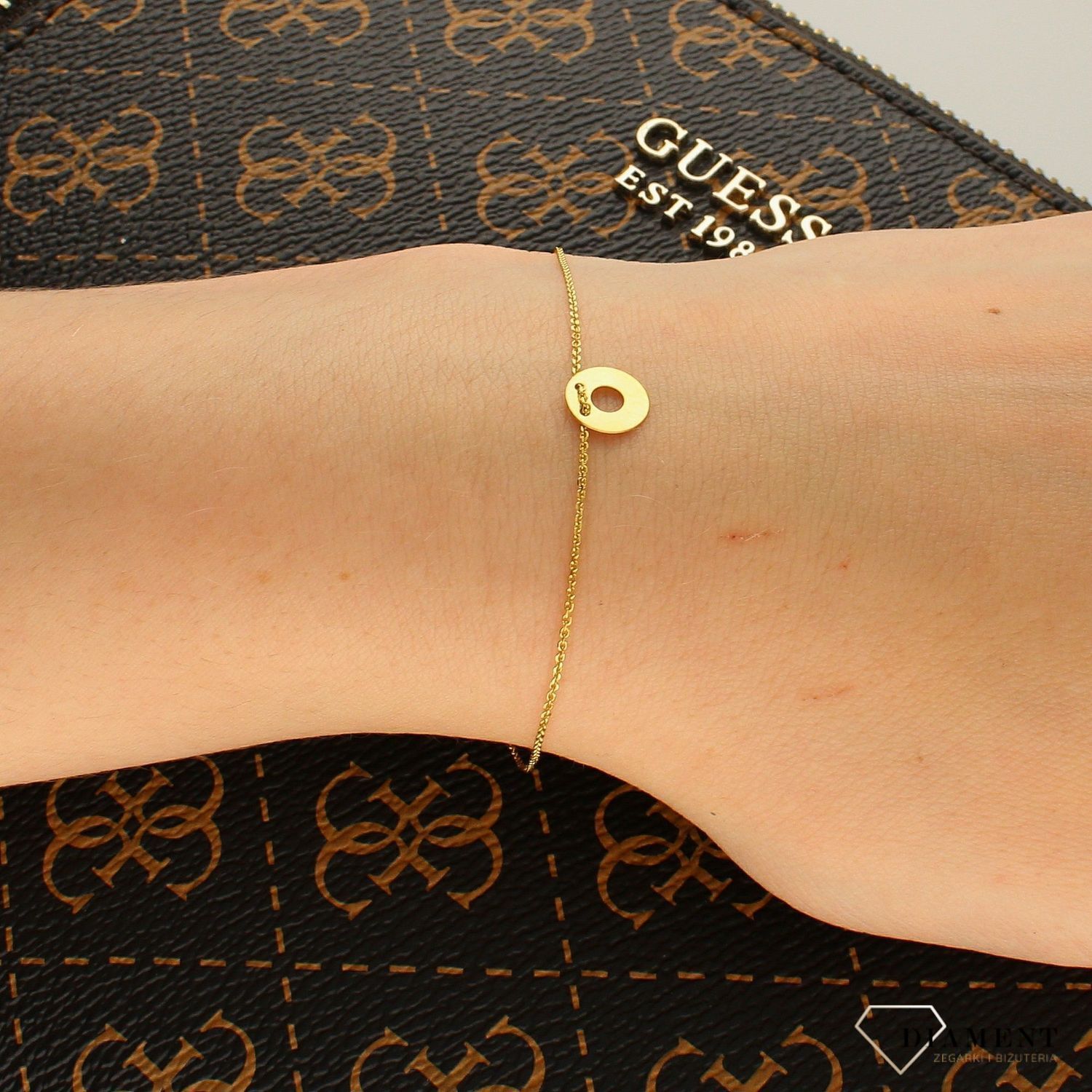 Złota bransoletka 333 celebrytka z kółeczkiem AR013-3273. Złota bransoletka damska. Złota bransoletka z kółeczkiem. Złota bransoletka celebrytka. Złota bransoletka idealna na prezent.  (1).jpg