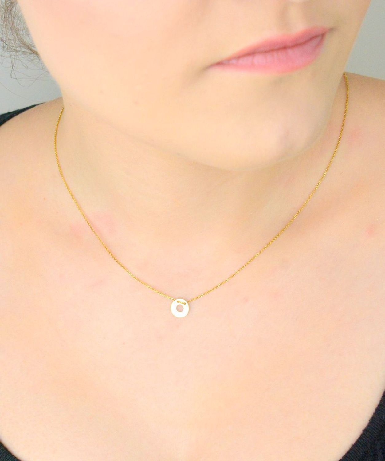 Naszyjnik zloty damski Apart celebrytka złota puste kółeczko AR013-3738.  Naszyjnik celebrytka kółeczko wykonany z 8-karatowego złota. 1.jpg